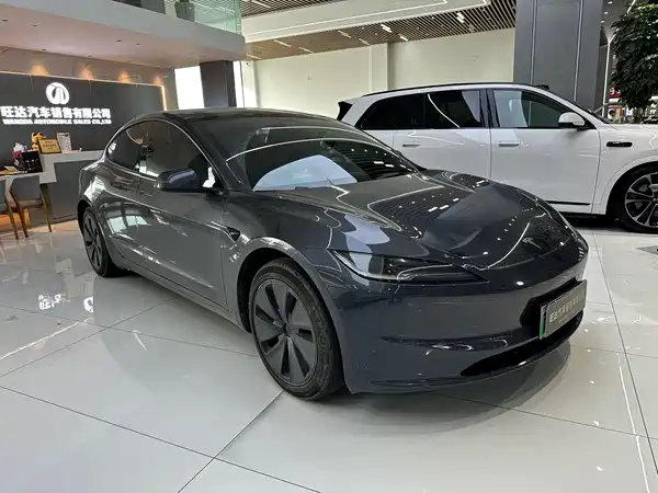 Tesla Model 3 2024