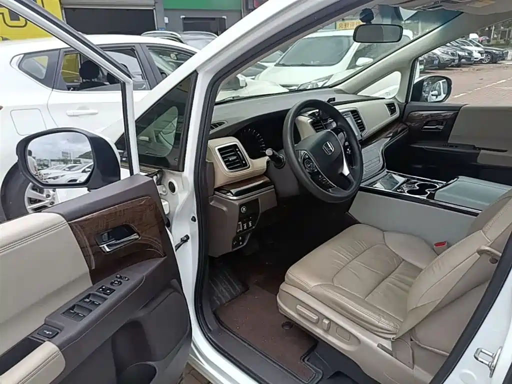 Honda Odyssey 2018 — фото 16