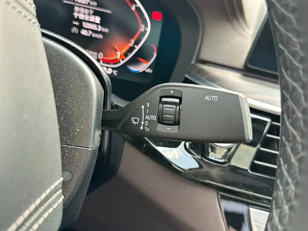 BMW 5 Series 2020 — фото 25