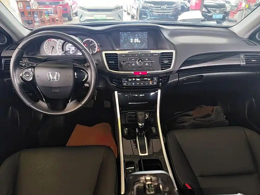 Honda Accord 2017 — фото 10