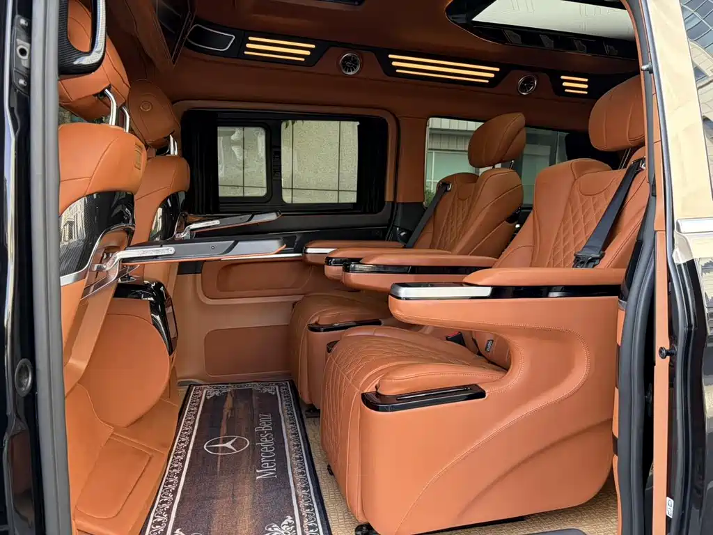 Mercedes-Benz V-Class 2023 — фото 6