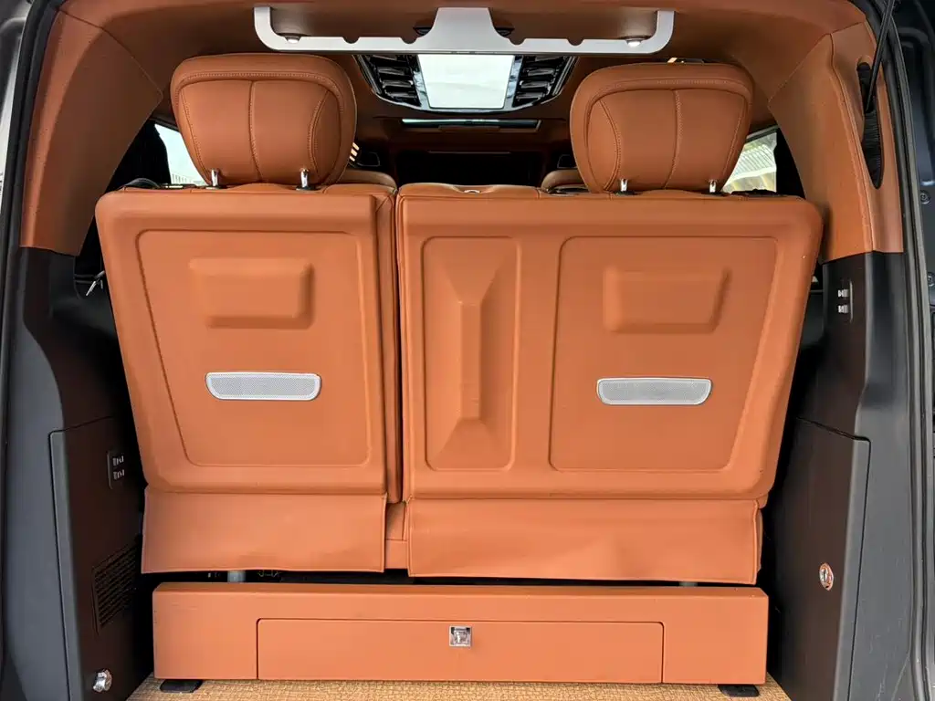 Mercedes-Benz V-Class 2023 — фото 25