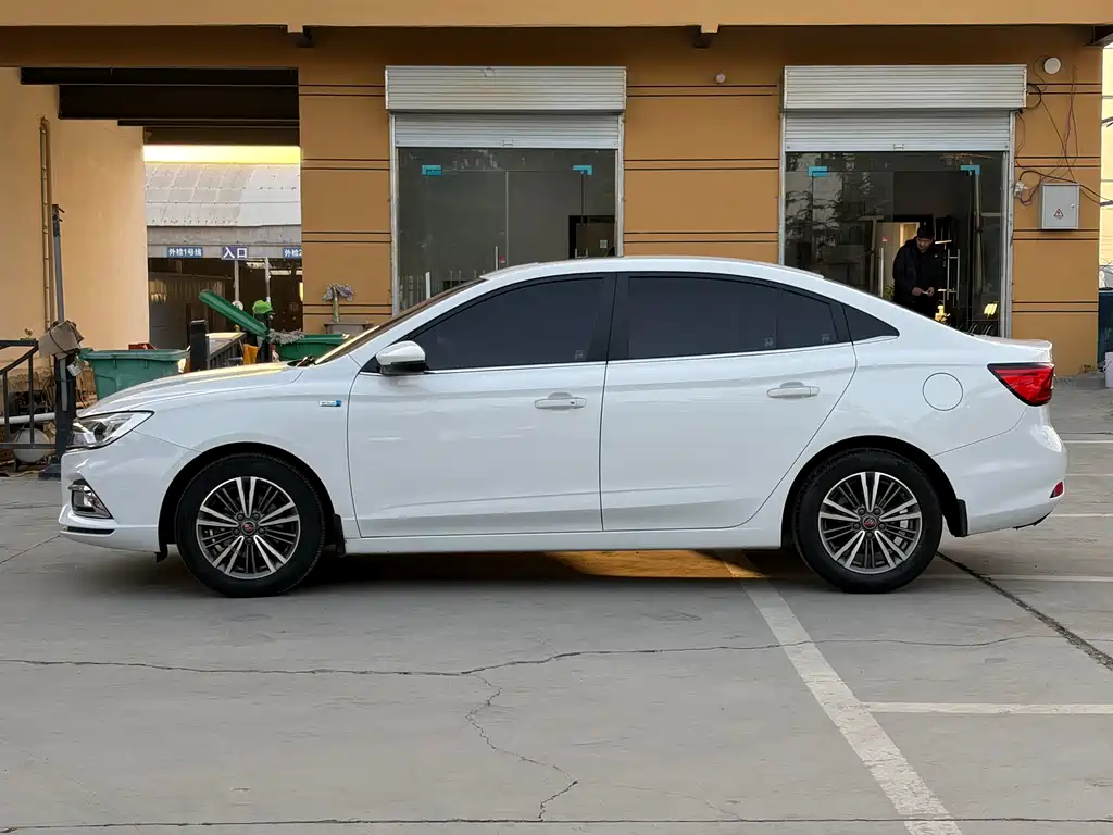 Roewe i5 2019 — фото 15