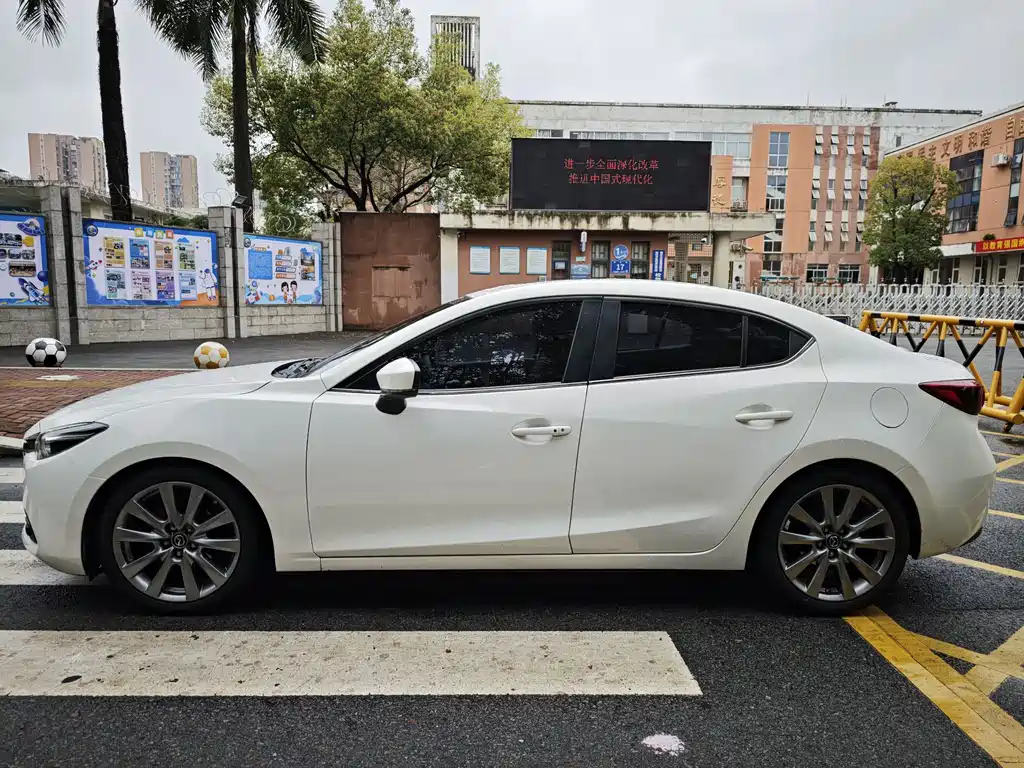 Mazda 3 Axela 2017