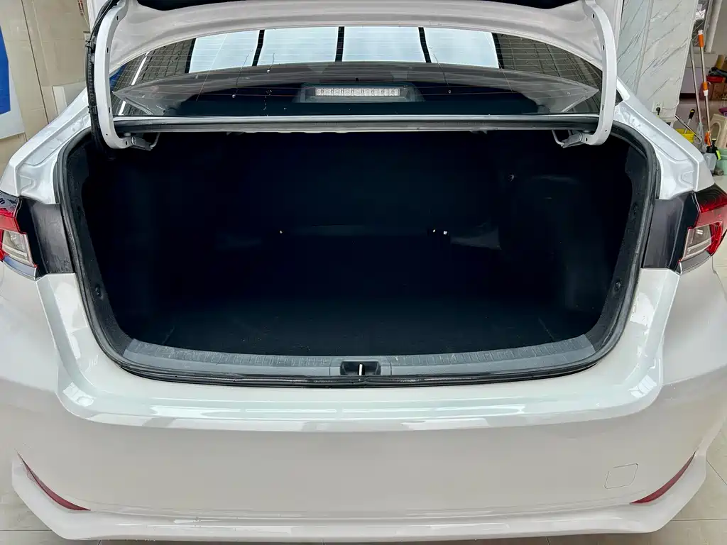 Toyota Corolla 2023 — фото 25