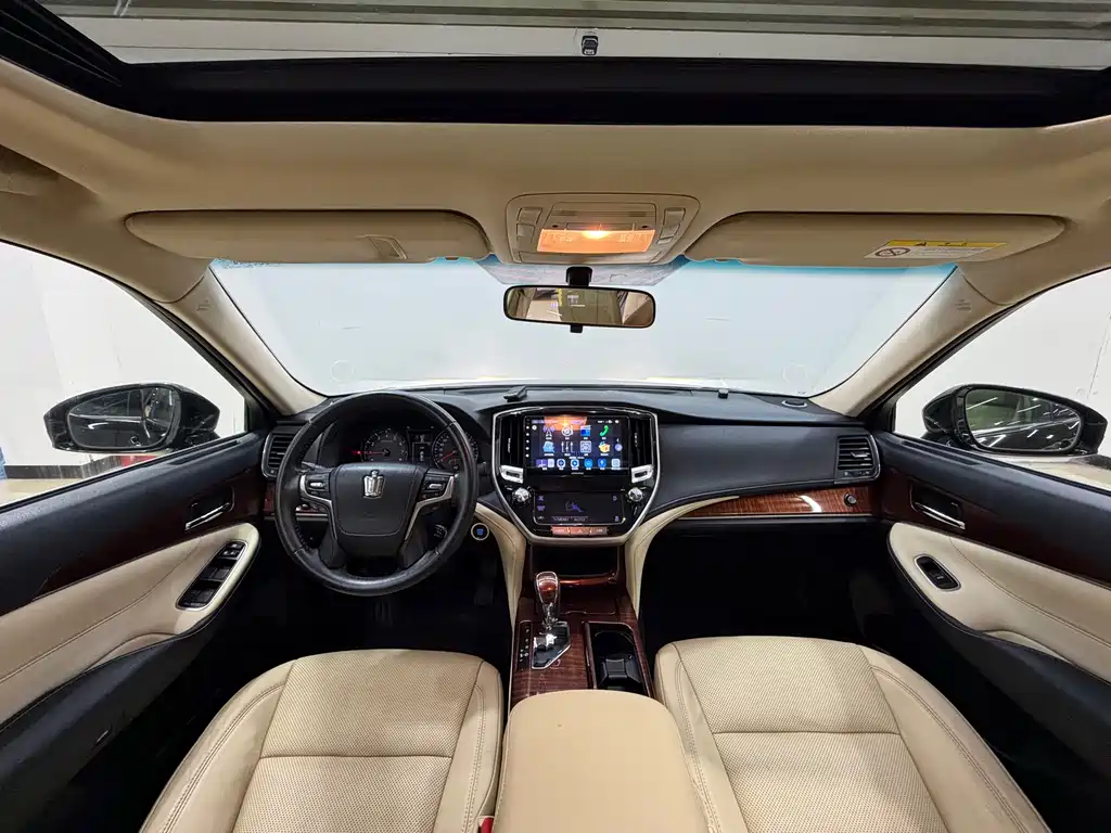 Toyota Crown 2015 — фото 6