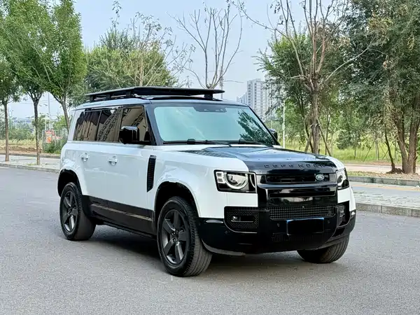 Land Rover Defender 2025