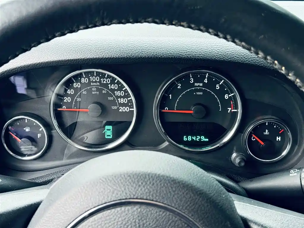 Jeep Wrangler 2017 — фото 19