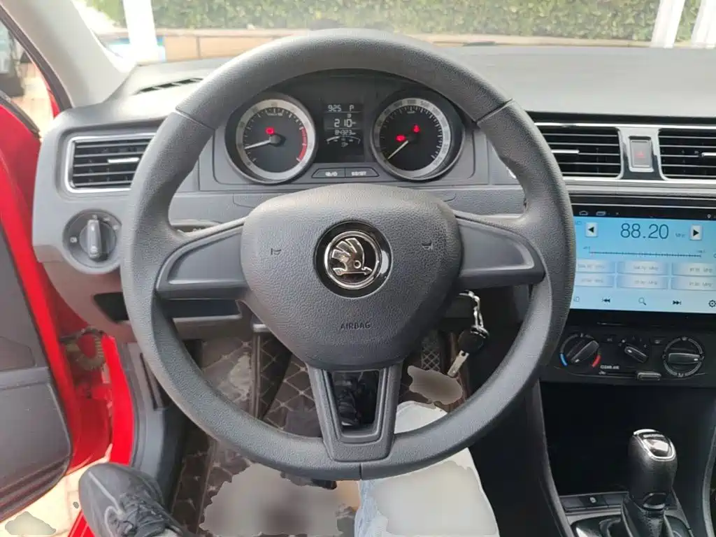 Skoda Rapid Spaceback 2019 — фото 11