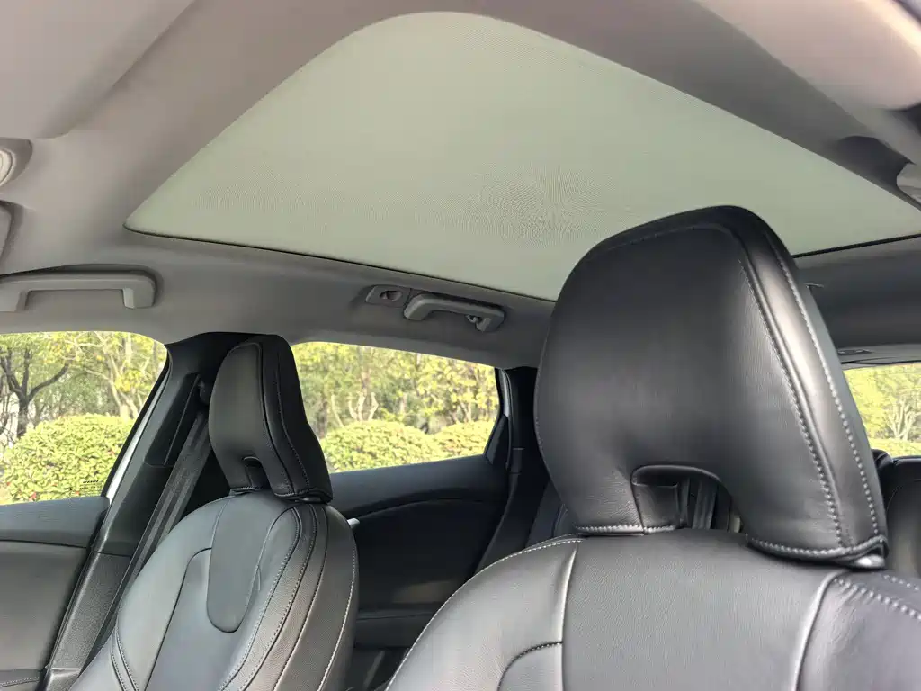Volvo V40 2017 — фото 15