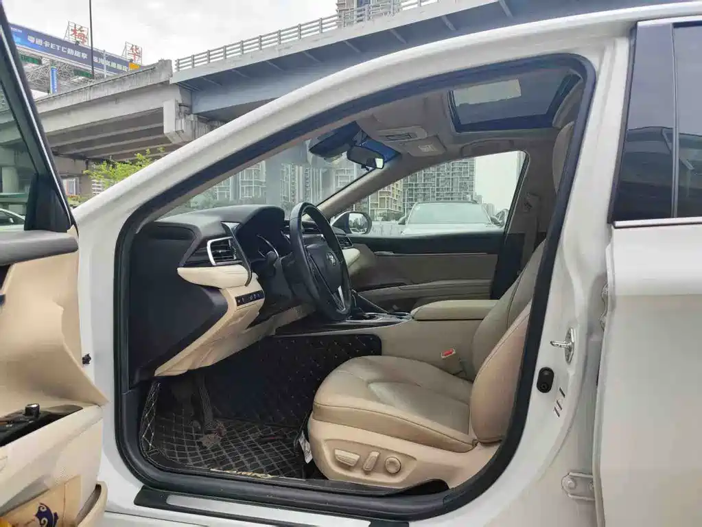 Toyota Camry 2020 — фото 15