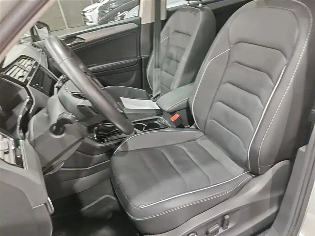 Volkswagen Tiguan L PHEV 2021 — фото 22