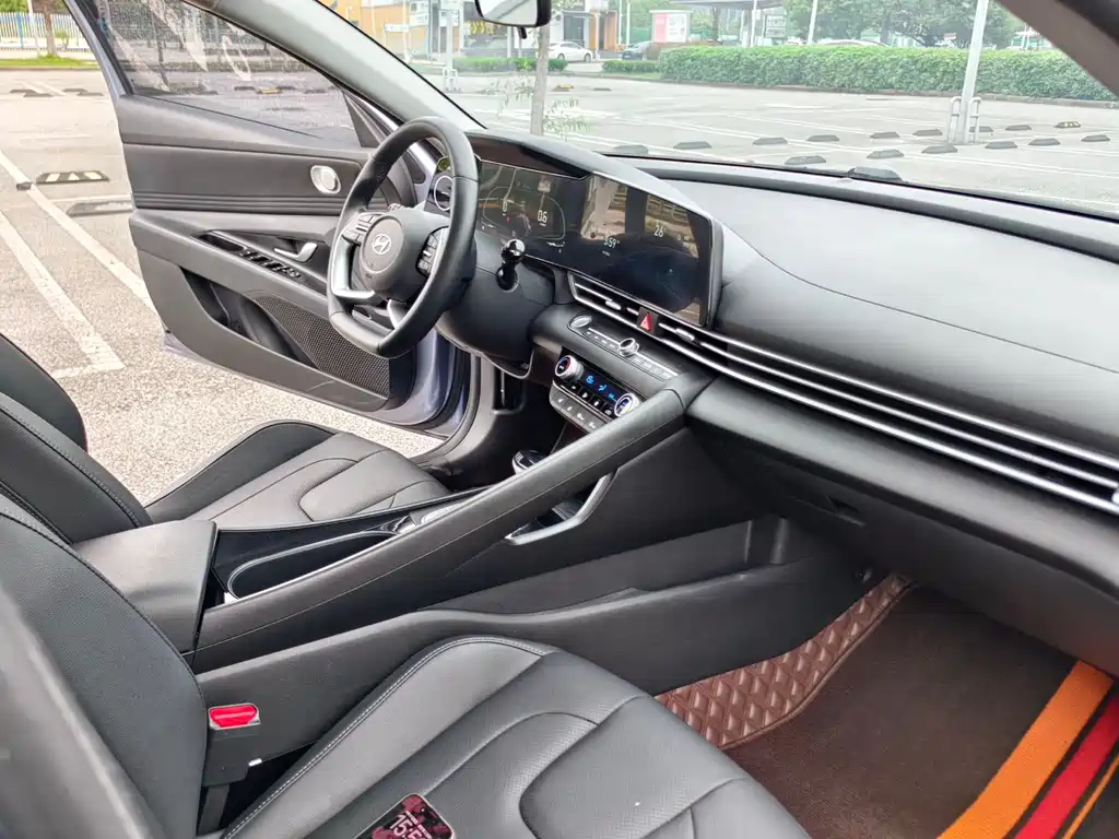 Hyundai Elantra 2023 — фото 20