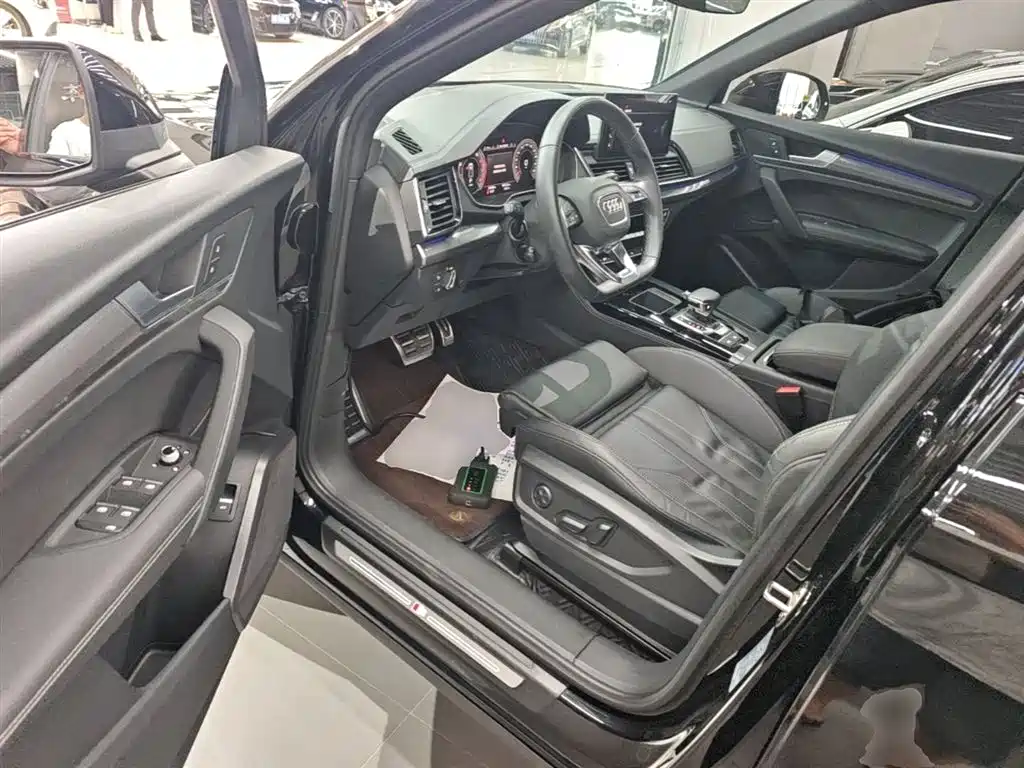 Audi Q5L 2023 — фото 16