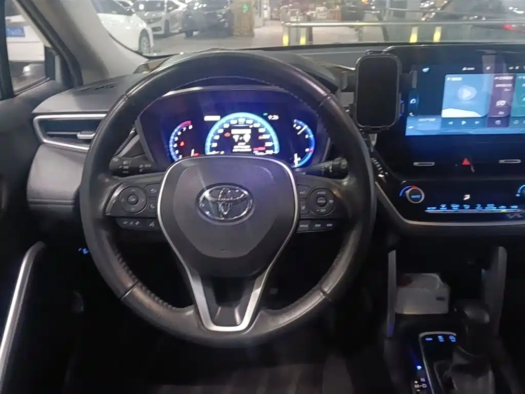 Toyota Corolla Cross 2022 — фото 11