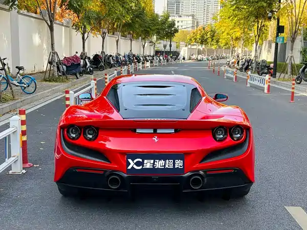 Ferrari F8 2022