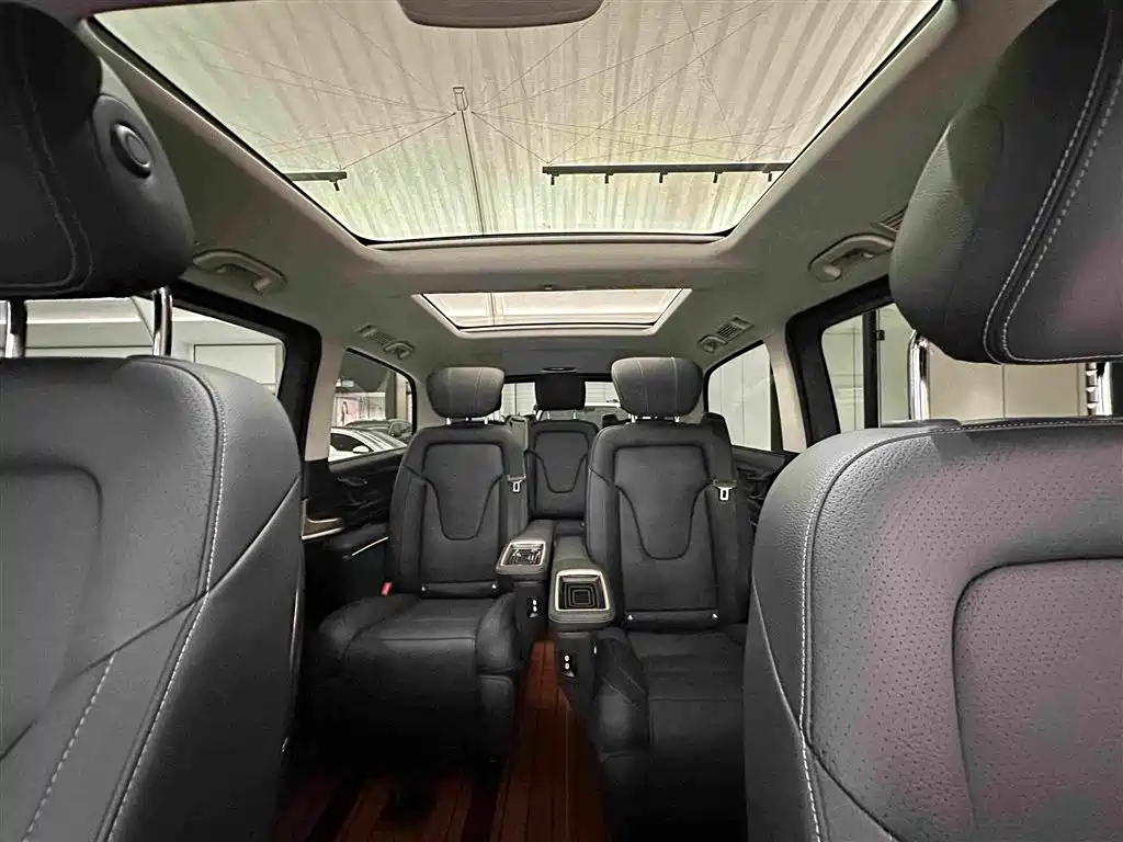 Mercedes-Benz V-Class 2021 — фото 15