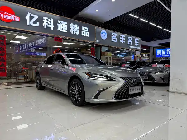 Lexus ES 2022