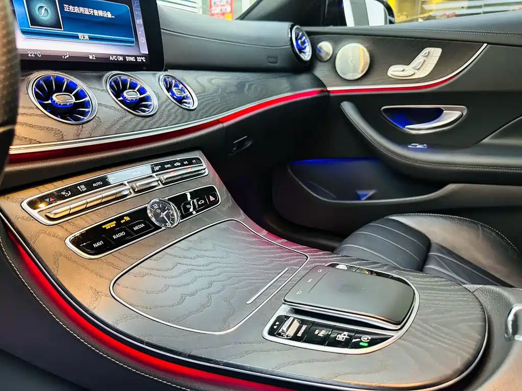 Mercedes-Benz E-Class 2020 — фото 15