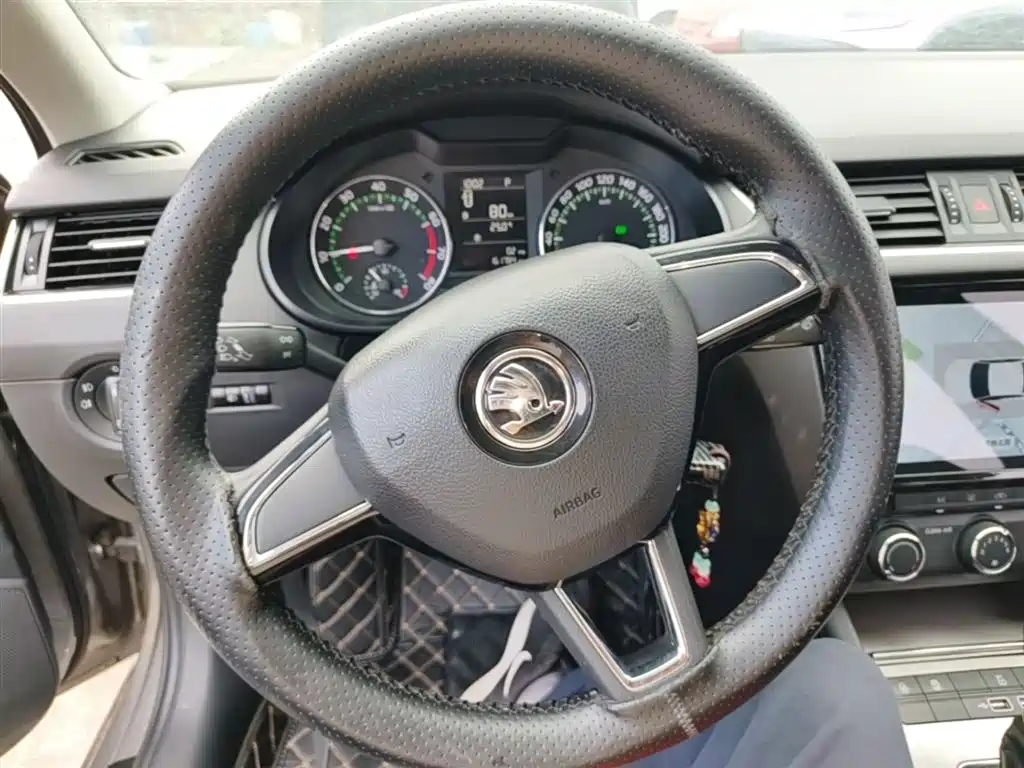 Skoda Octavia 2018 — фото 11