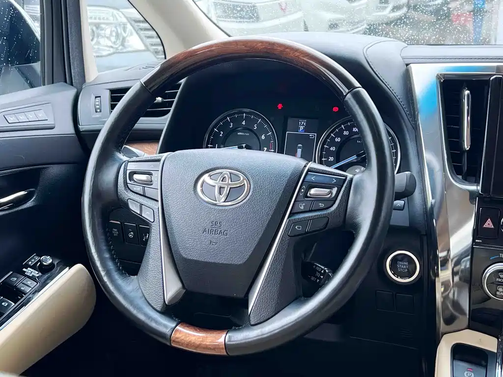 Toyota Alphard 2017 — фото 10
