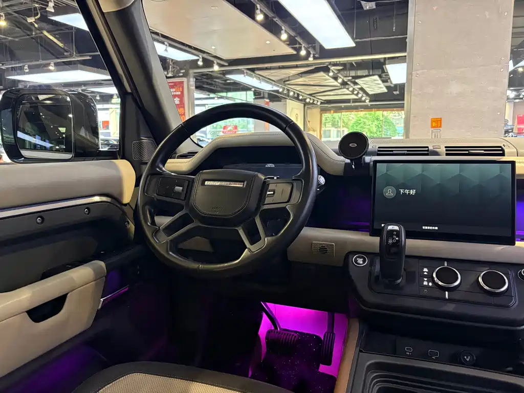 Land Rover Defender 2021 — фото 10