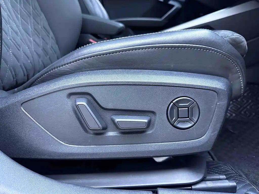 Audi A3 2023 — фото 18