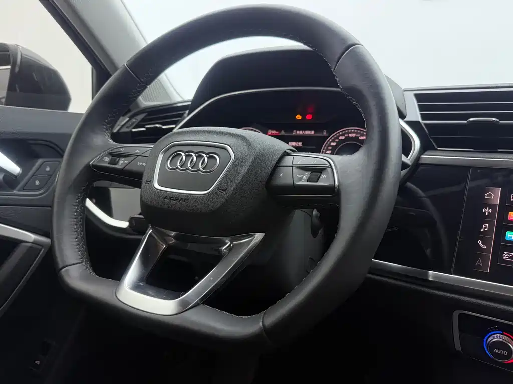 Audi Q3 2022 — фото 16