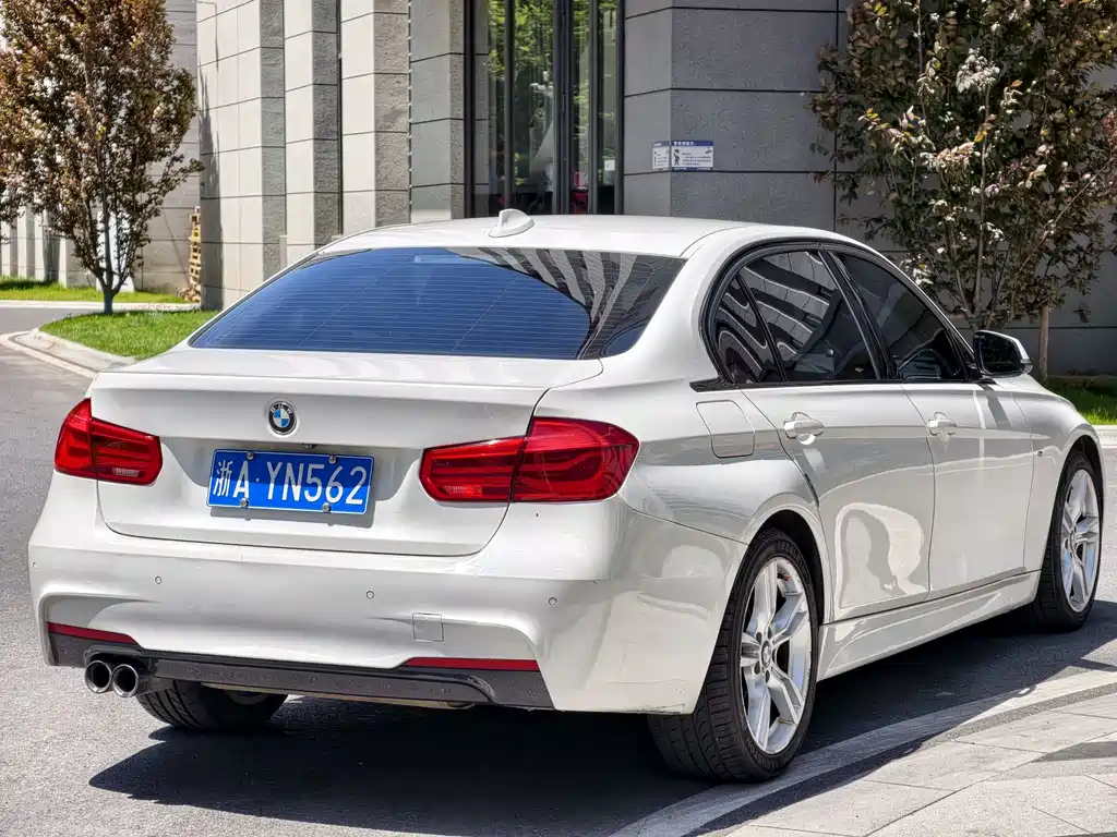 BMW 3 Series 2019 — фото 12