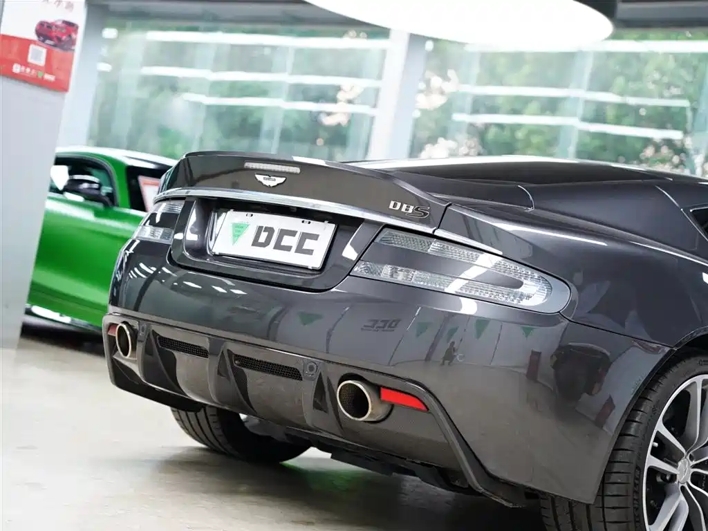 Aston Martin DBS 2010 — фото 6