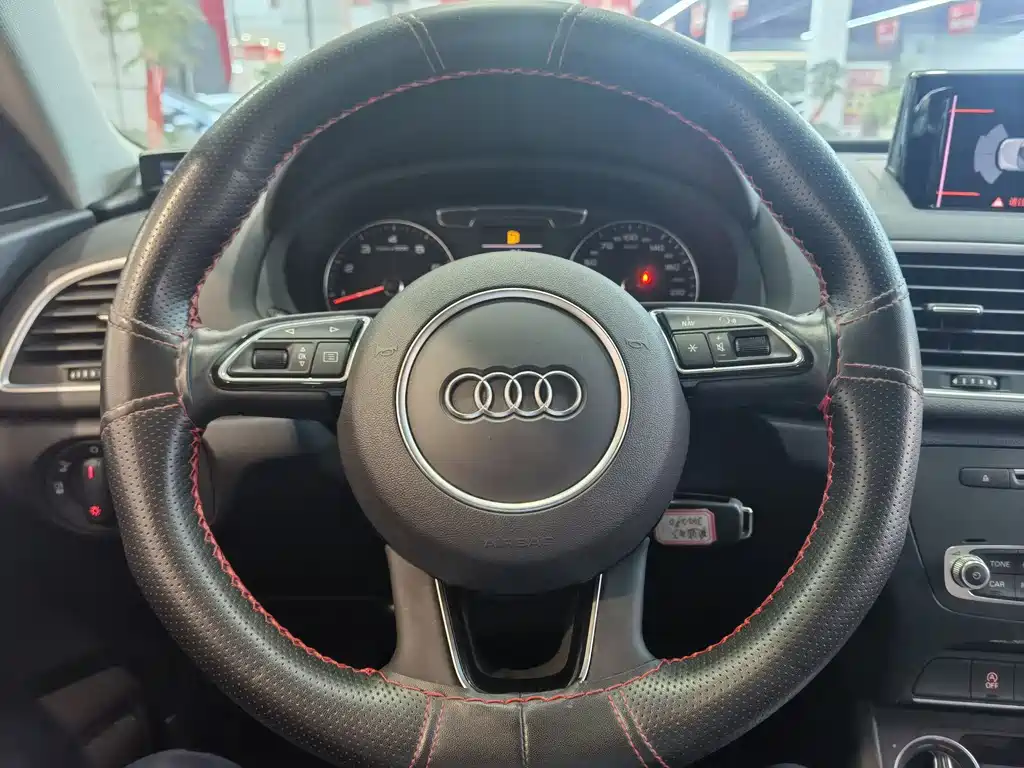 Audi Q3 2018 — фото 11