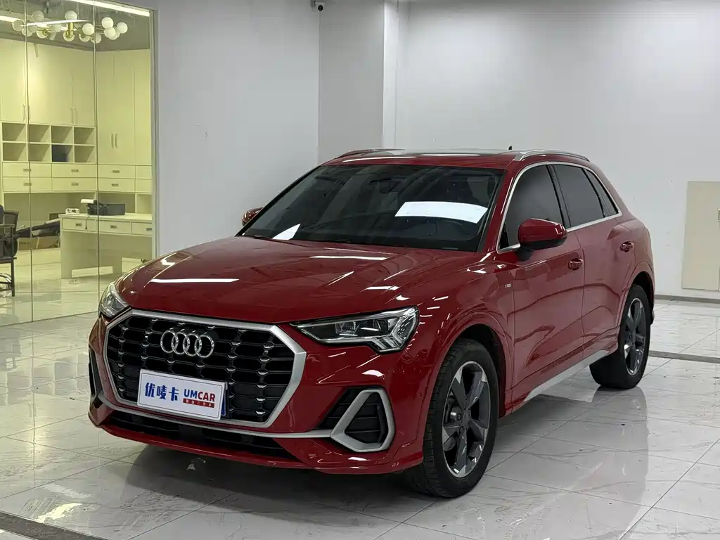Audi Q3 2021 — фото 1