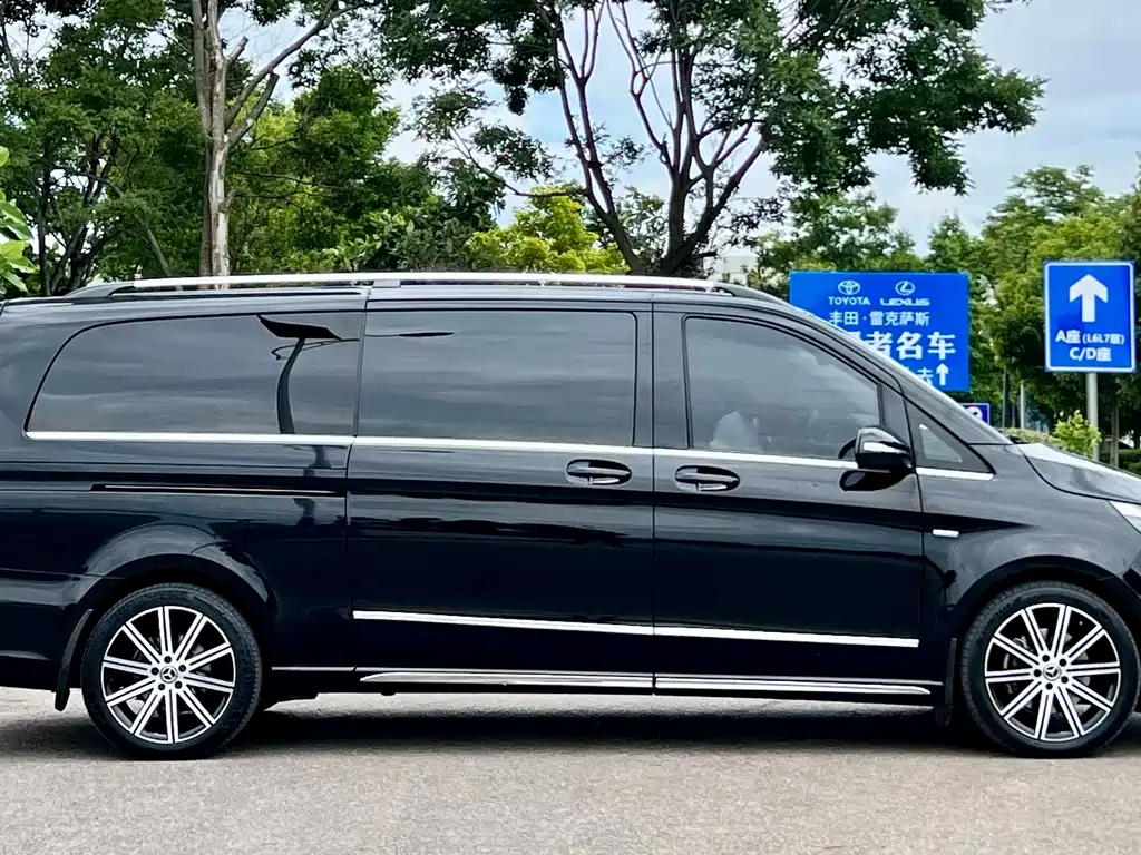 Mercedes-Benz V-Class 2024