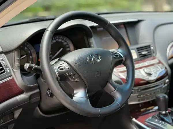 Infiniti Q70 2017