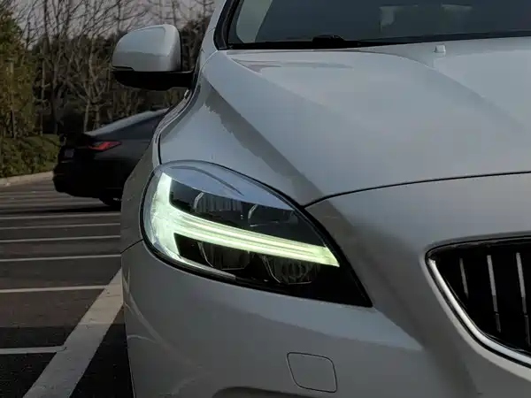 Volvo V40 2017