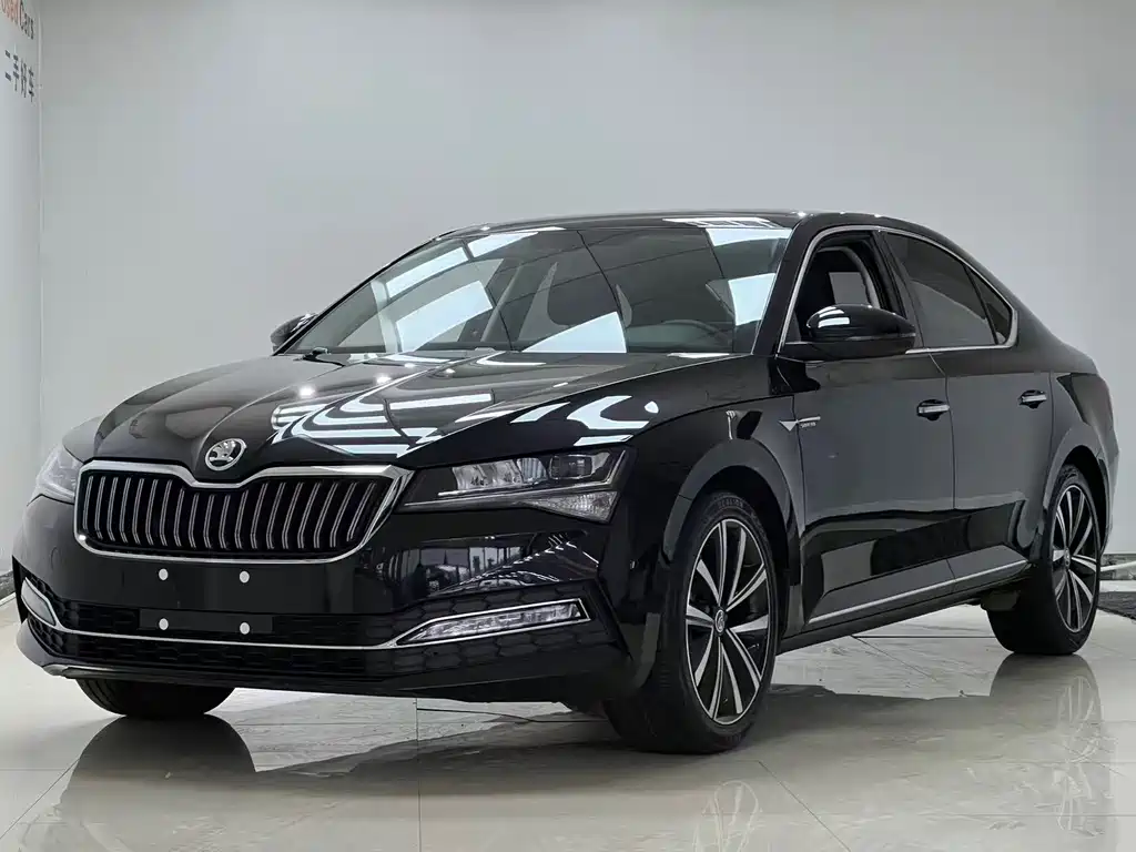 Skoda Superb 2024 — фото 1