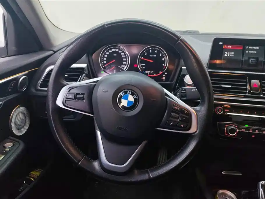 BMW 1 Series 2021 — фото 15