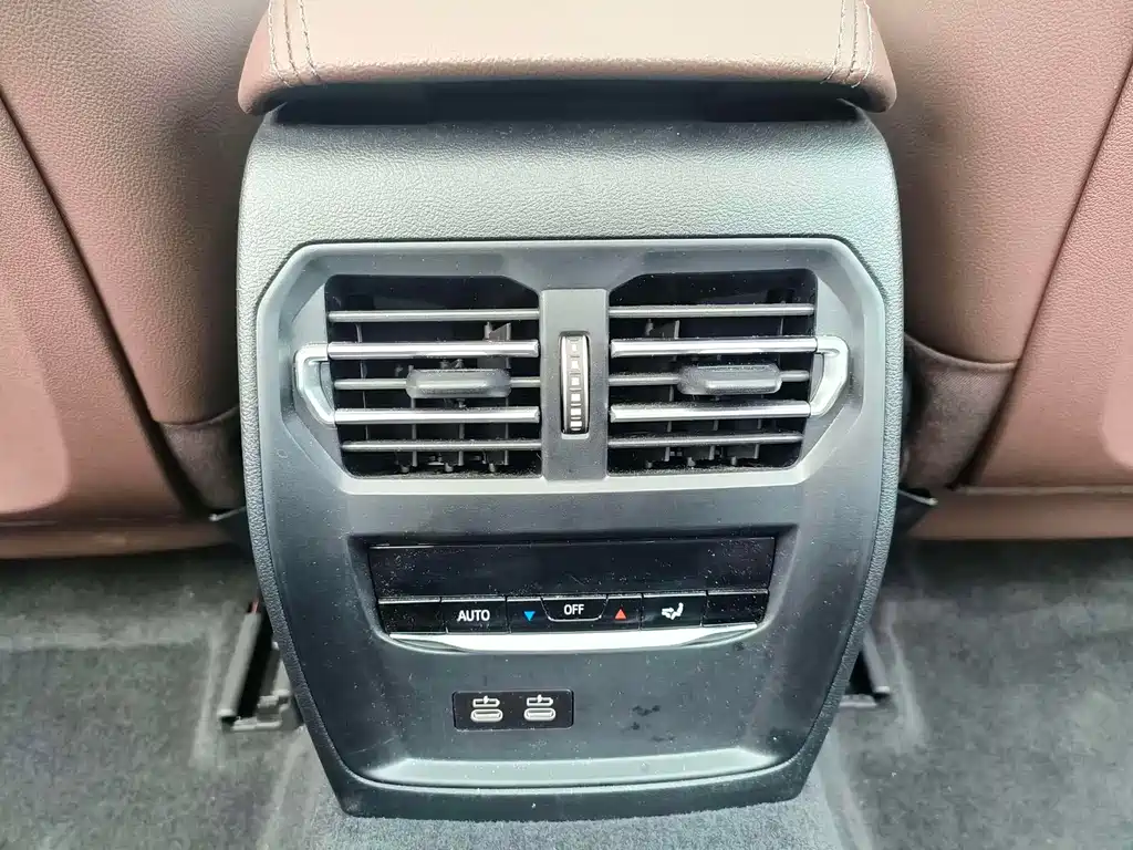 BMW 3 Series 2025 — фото 18
