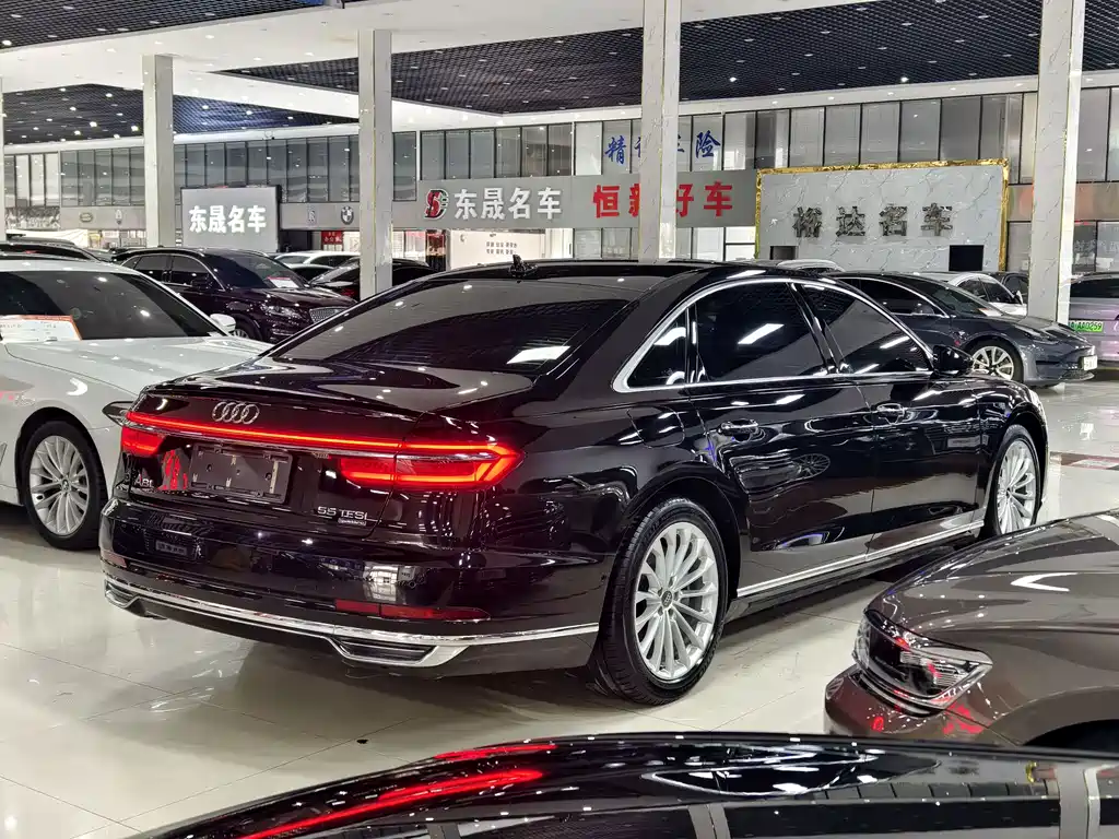 Audi A8 2019 — фото 18