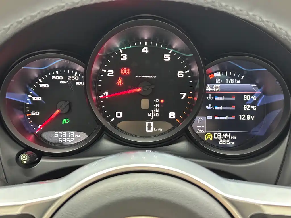 Porsche Macan 2019 — фото 18
