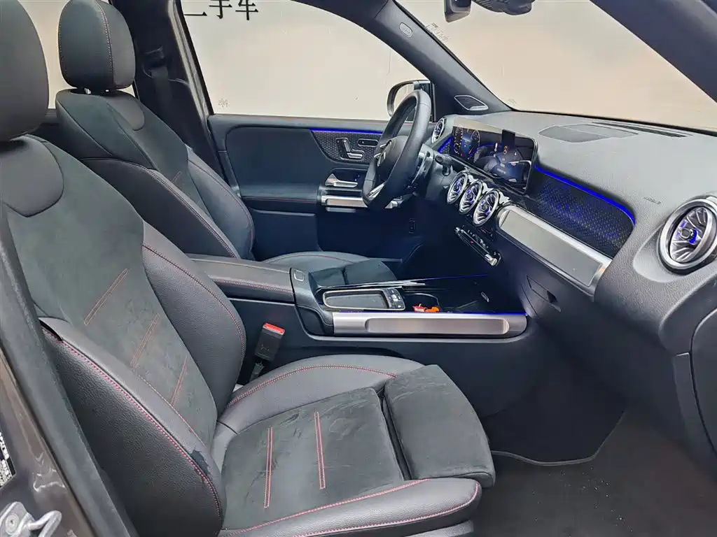 Mercedes-Benz GLB AMG 2025 — фото 8