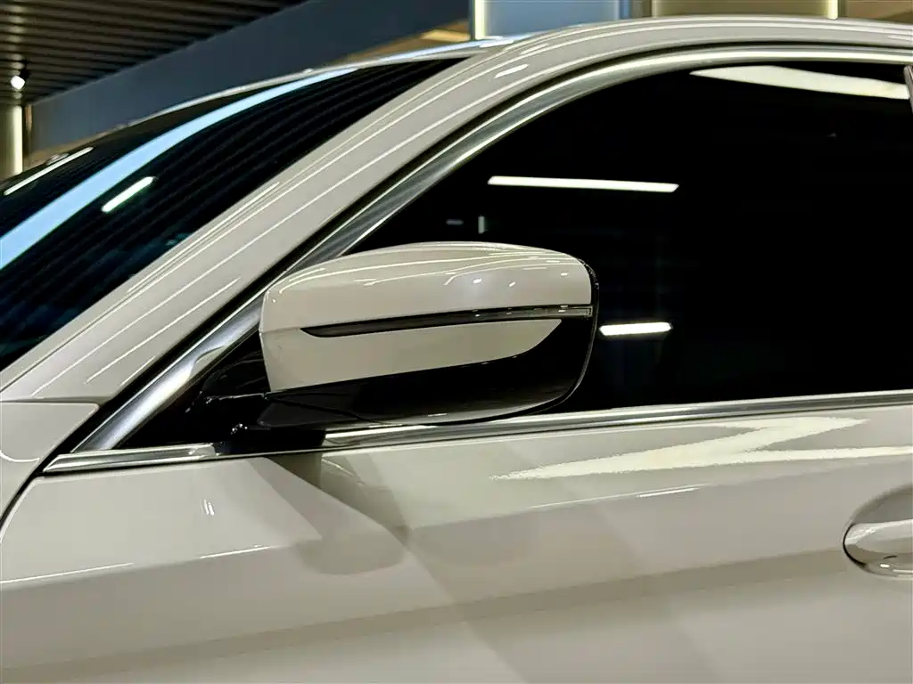 BMW 5 Series 2023 — фото 13