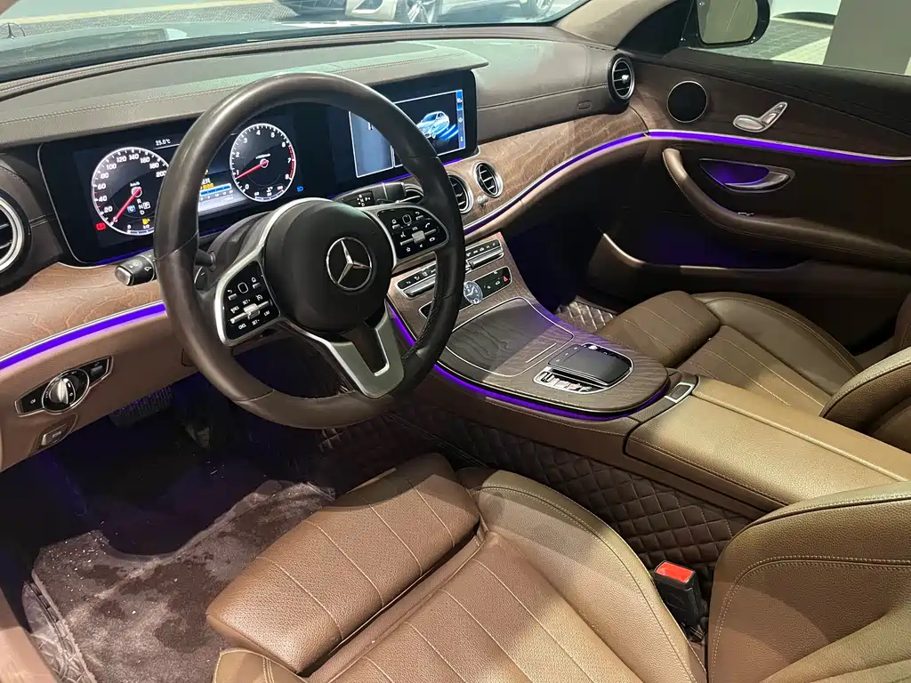 Mercedes-Benz E-Class 2019 — фото 17
