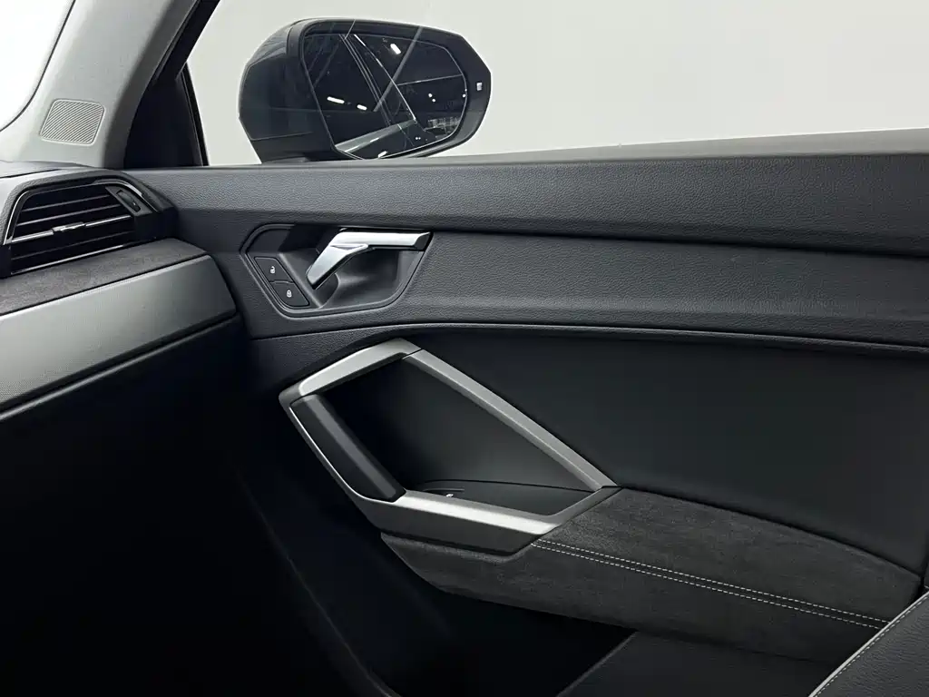 Audi Q3 2023 — фото 10