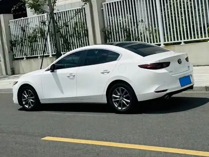 Mazda 3 Axela 2020 — фото 3