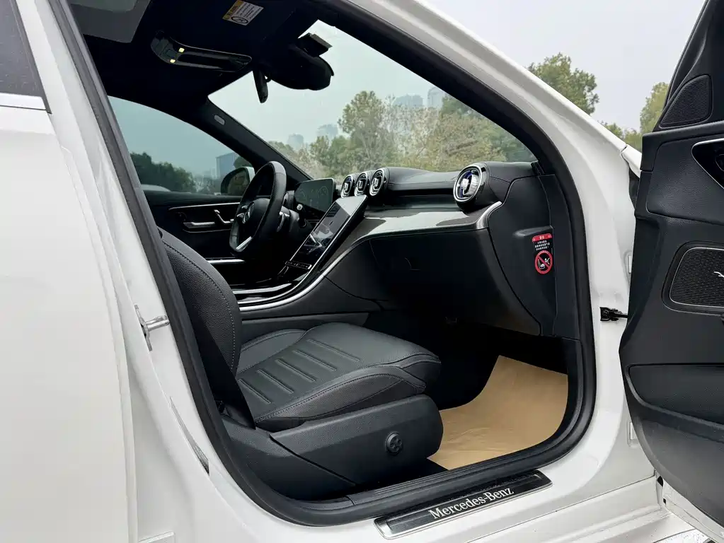 Mercedes-Benz C-Class 2024 — фото 15