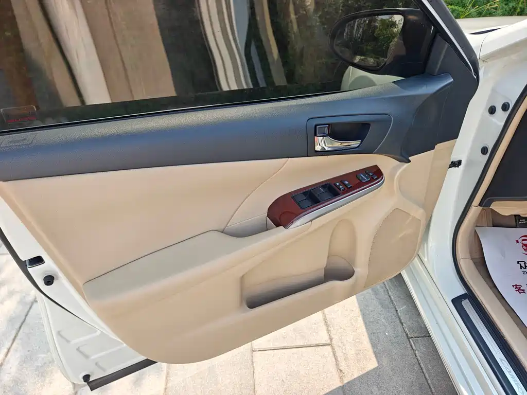 Toyota Camry 2014 — фото 10