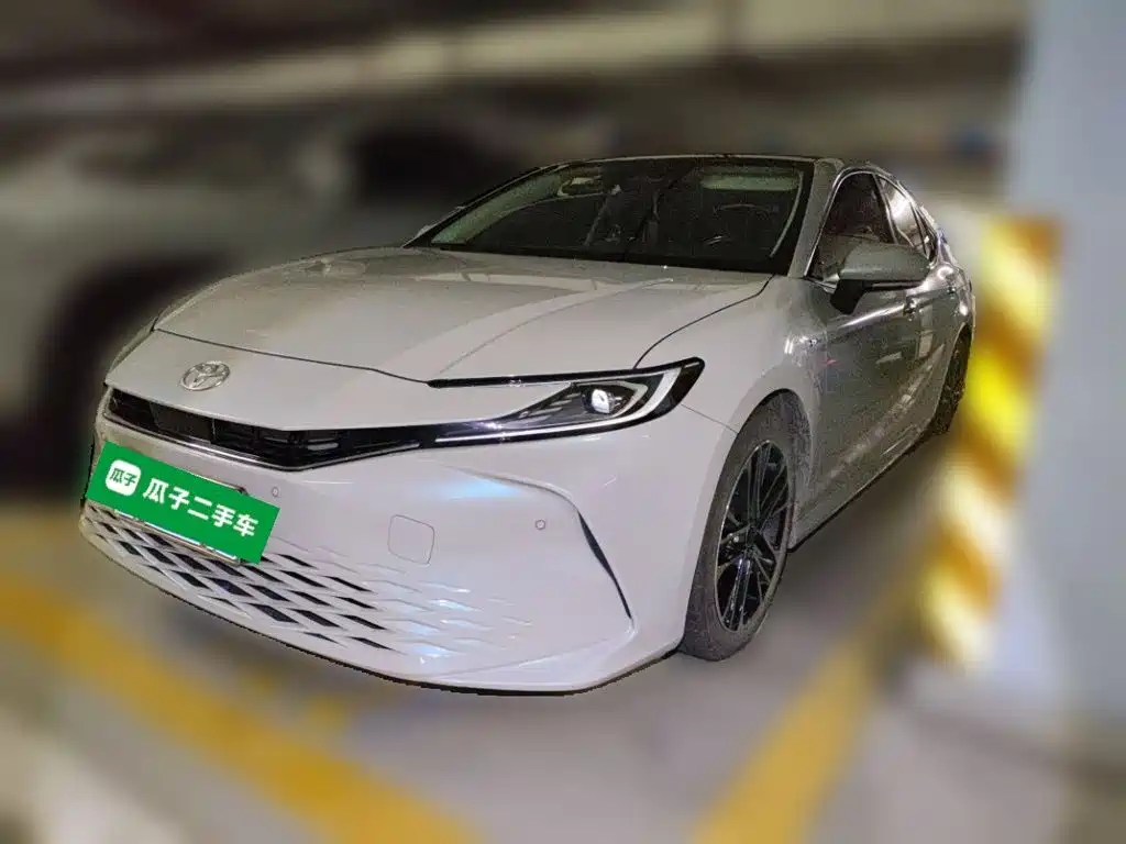 Toyota Camry 2024 — фото 2