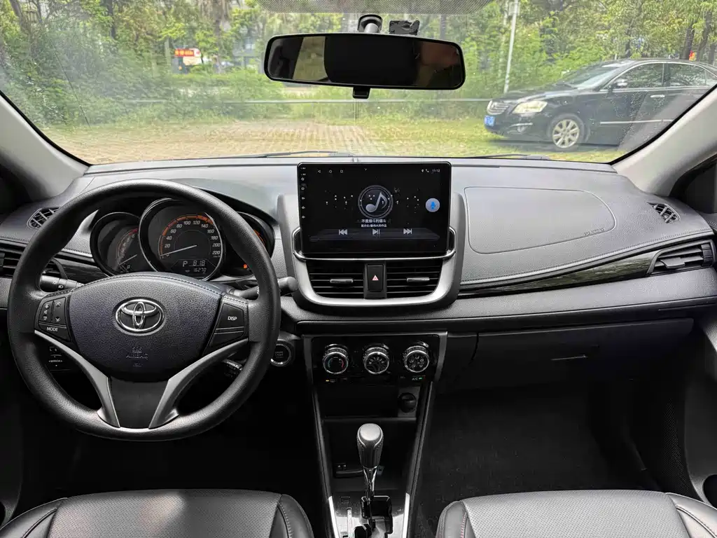 Toyota Yaris L 2022 — фото 14