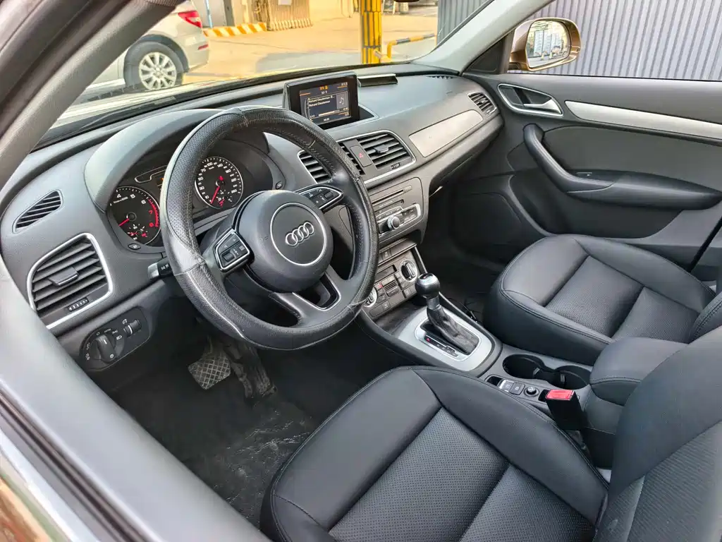 Audi Q3 2015 — фото 13